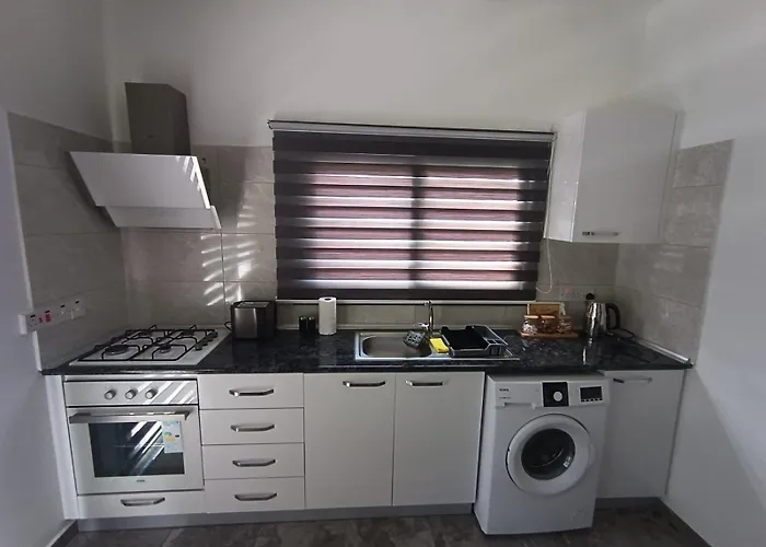 Cem's 2 Bedroom Famagusta Centre アパート ファマグスタ