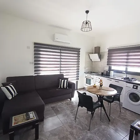 Cem's 2 Bedroom Famagusta Centre Апартаменты Фамагуста
