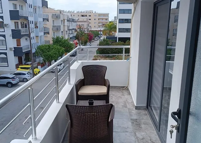 Cem's 2 Bedroom Famagusta Centre Apartamento